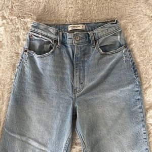 Abercrombie Curve Love / 26 / 2 R / The ‘90s Straight Ultra High Rise Jeans